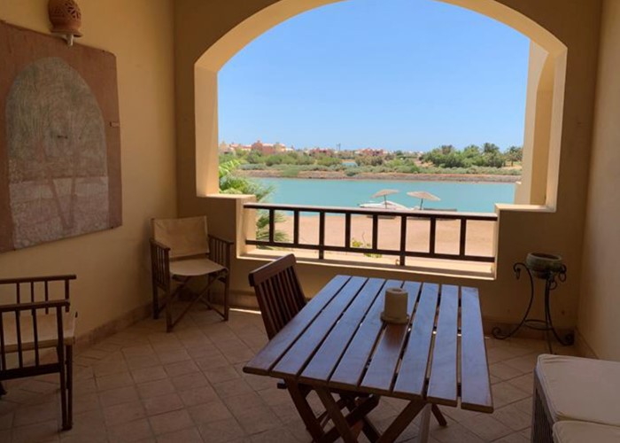 2BR Apartment with lagoon view-West golf - 2